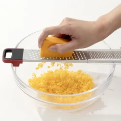 Cuisipro Deluxe Dual mikroteräraastin 2 karkeutta