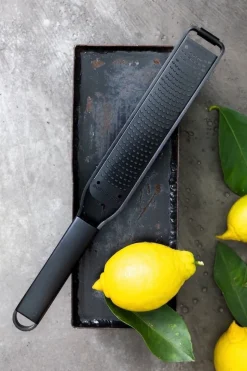 Microplane Black sheep raastin musta, kapea
