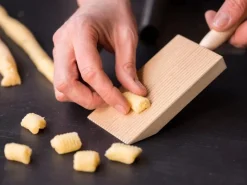 Puinen Gnocchi-lauta